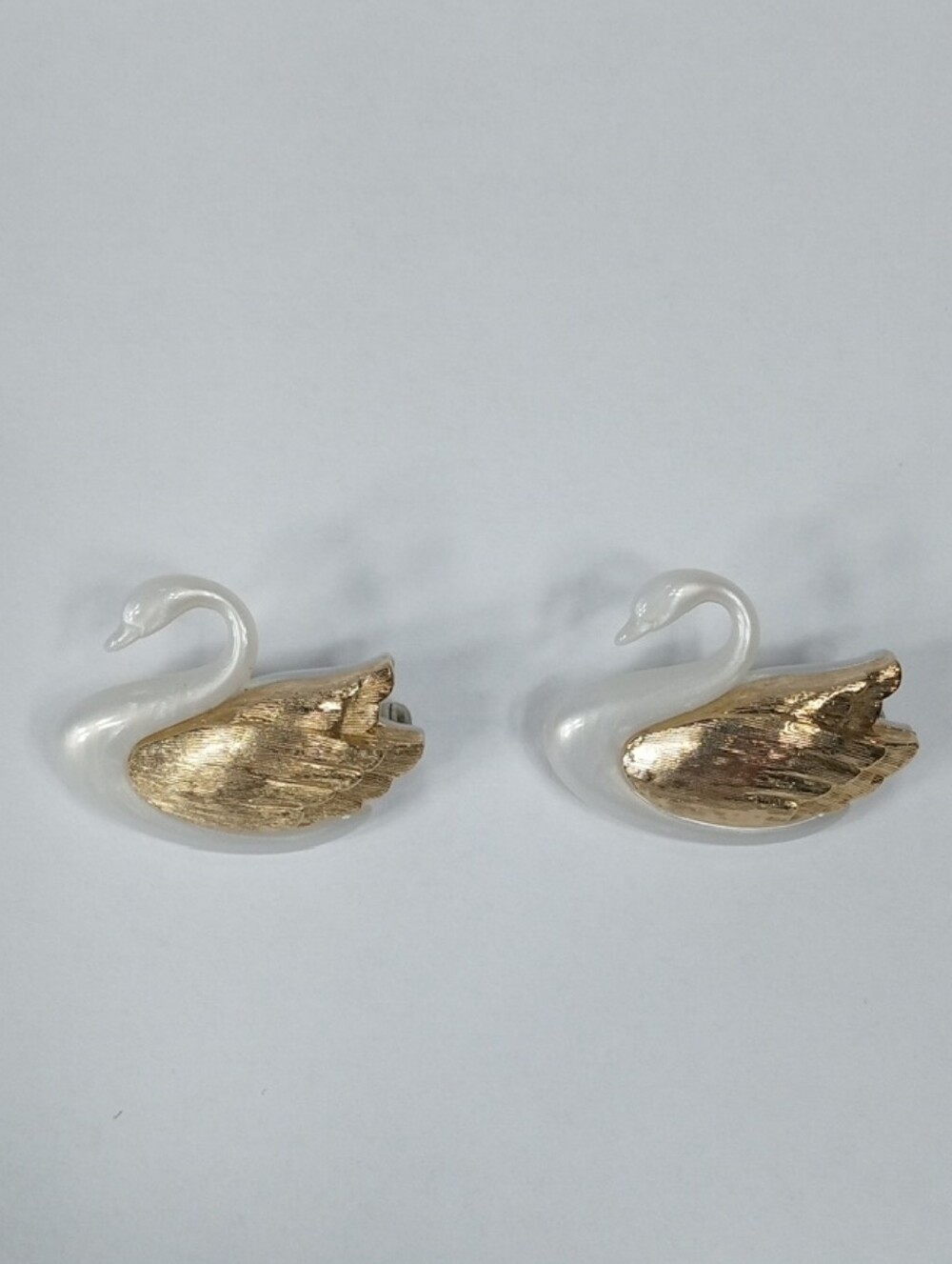 Vintage Avon Swan Brooch/ Lapel Pin "Graceful Swan" Set